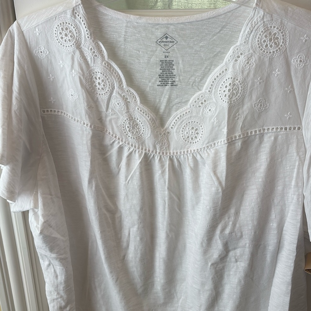 NWT 2X ST. JOHN'S BAY LADIES TOP WHITE